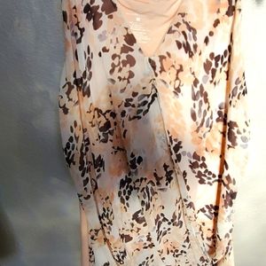 Pink print sleevless blouse. L from NY and Company